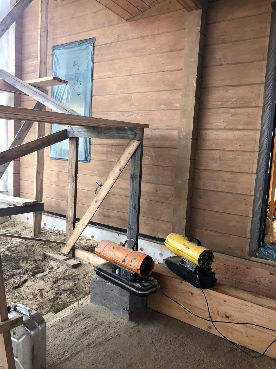 Профессиональная шлифовка и покраска домов из клееного бруса.