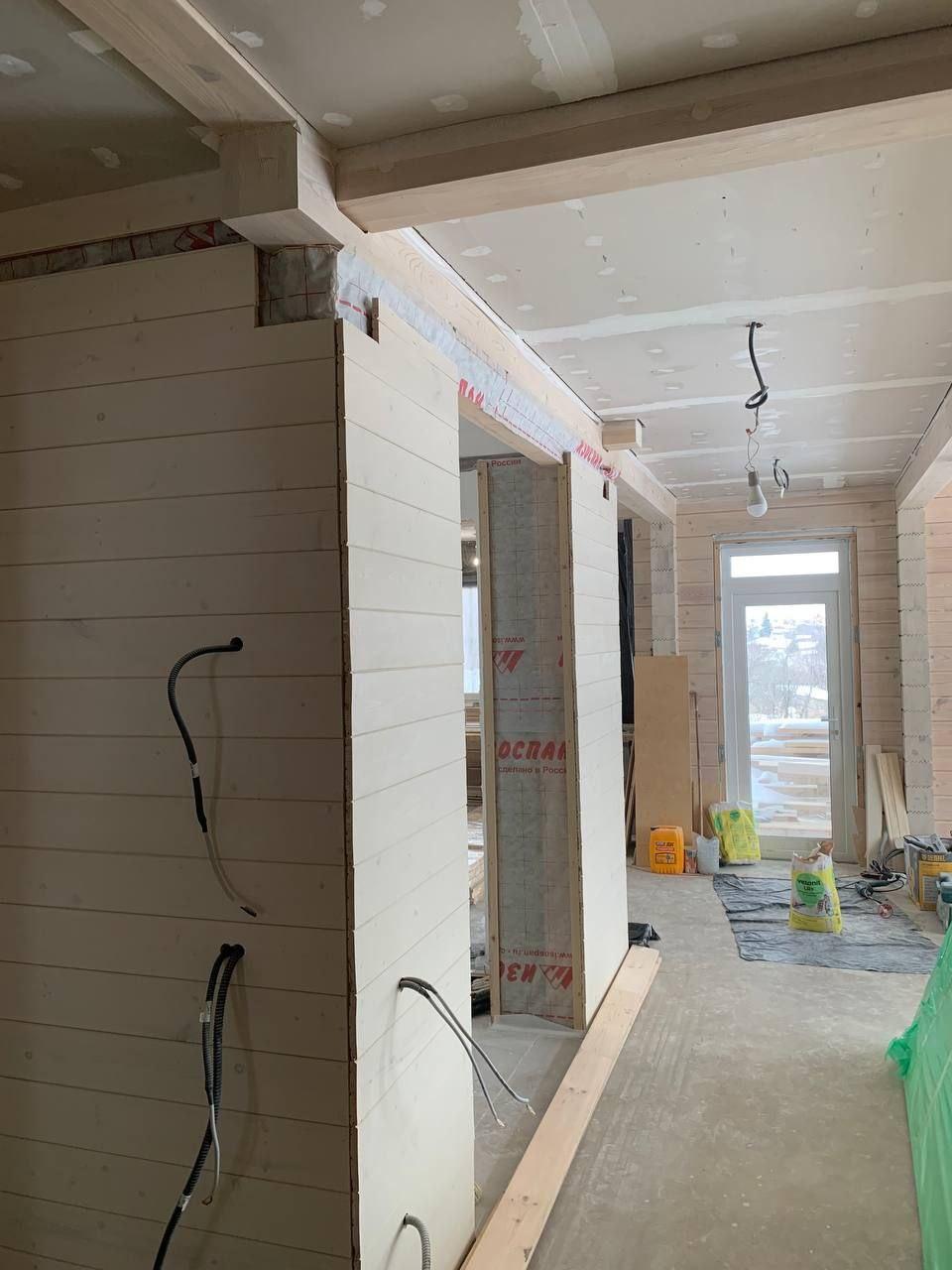 Профессиональная шлифовка и покраска домов из клееного бруса.