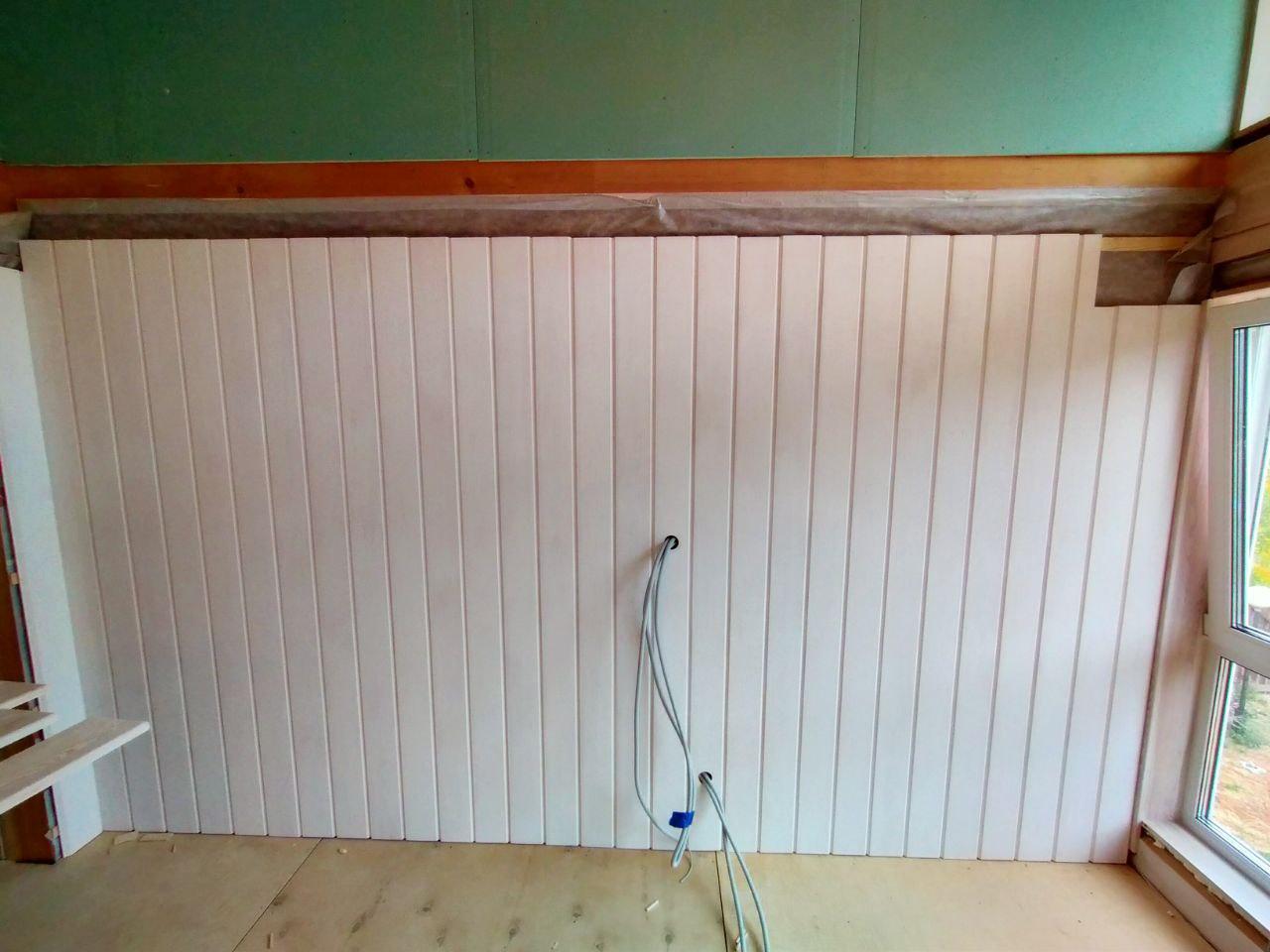 Внутренняя покраска дома из клеёного бруса.