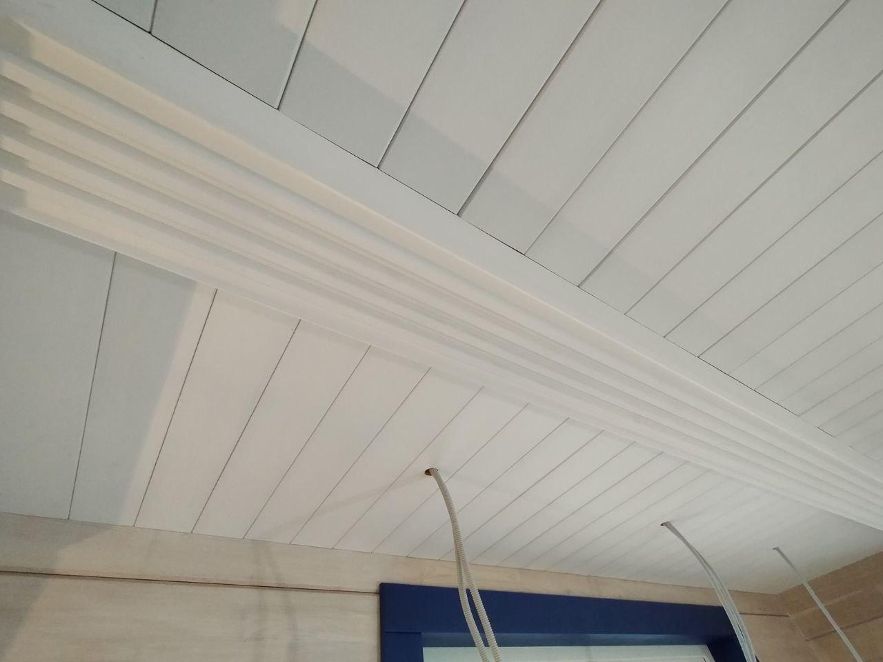 Внутренняя покраска дома из клеёного бруса.