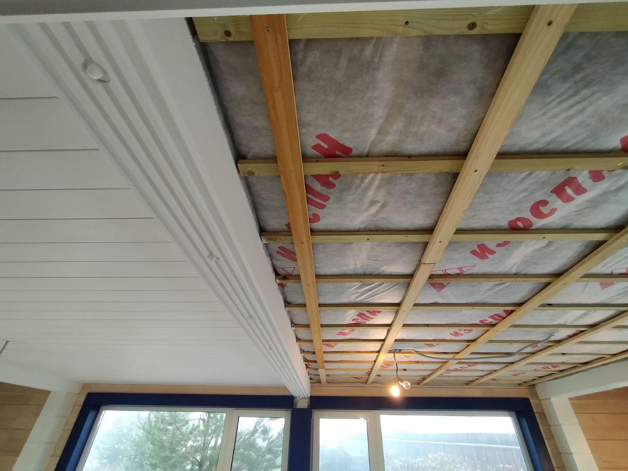 Внутренняя покраска дома из клеёного бруса.