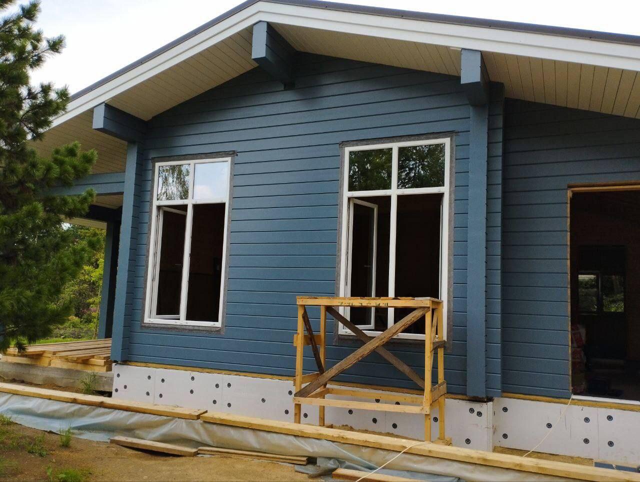 Профессиональная покраска деревянных домов из клеёного бруса. Профессиональная покраска деревянных домов из клеёного бруса.