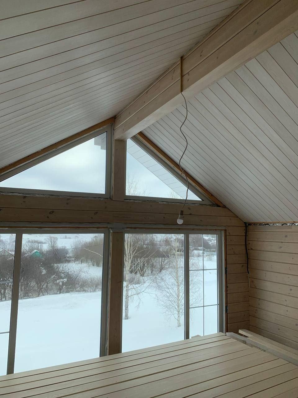 Внутренняя покраска дома из клеёного бруса.