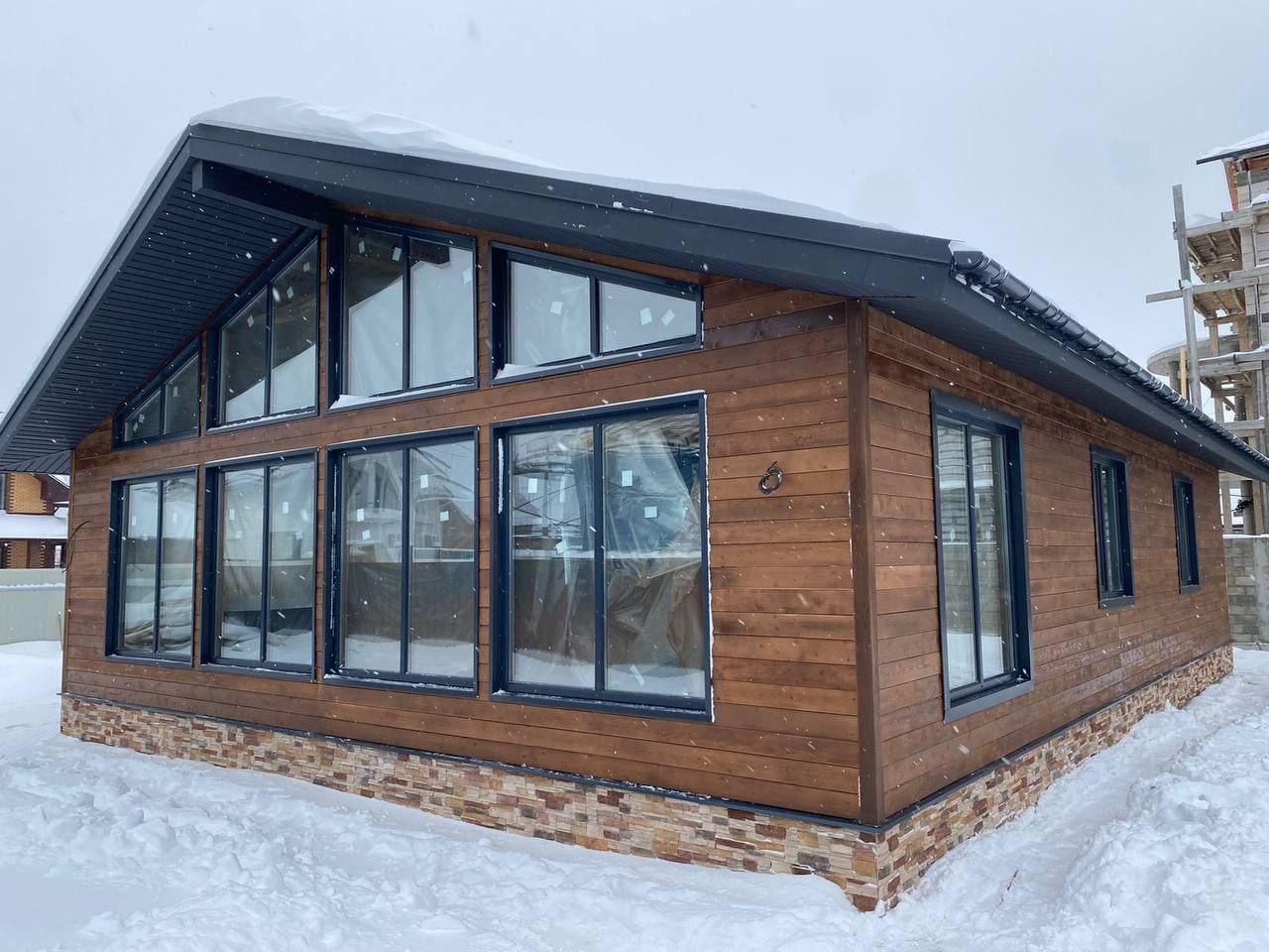 Отделка фасада деревянного дома.