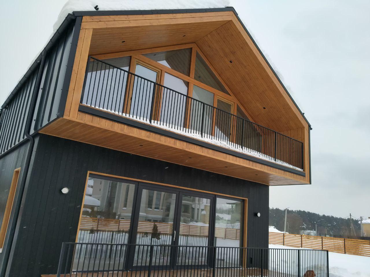 Отделка фасада деревянного дома.