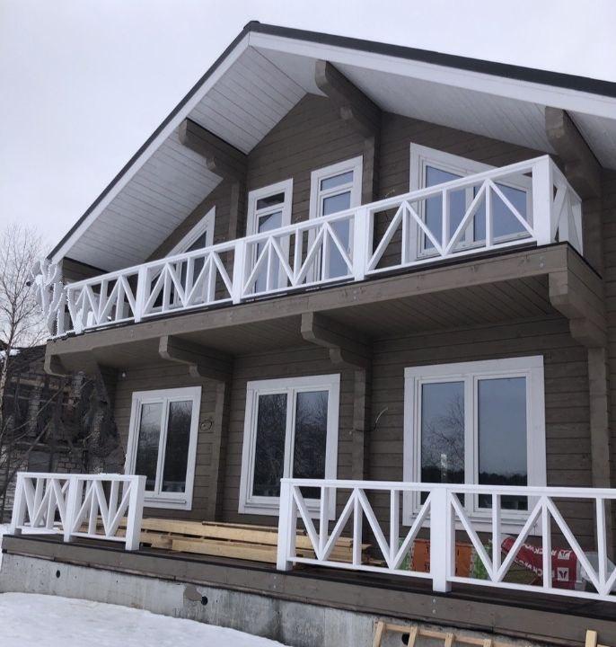 Покраска деревянного дома.