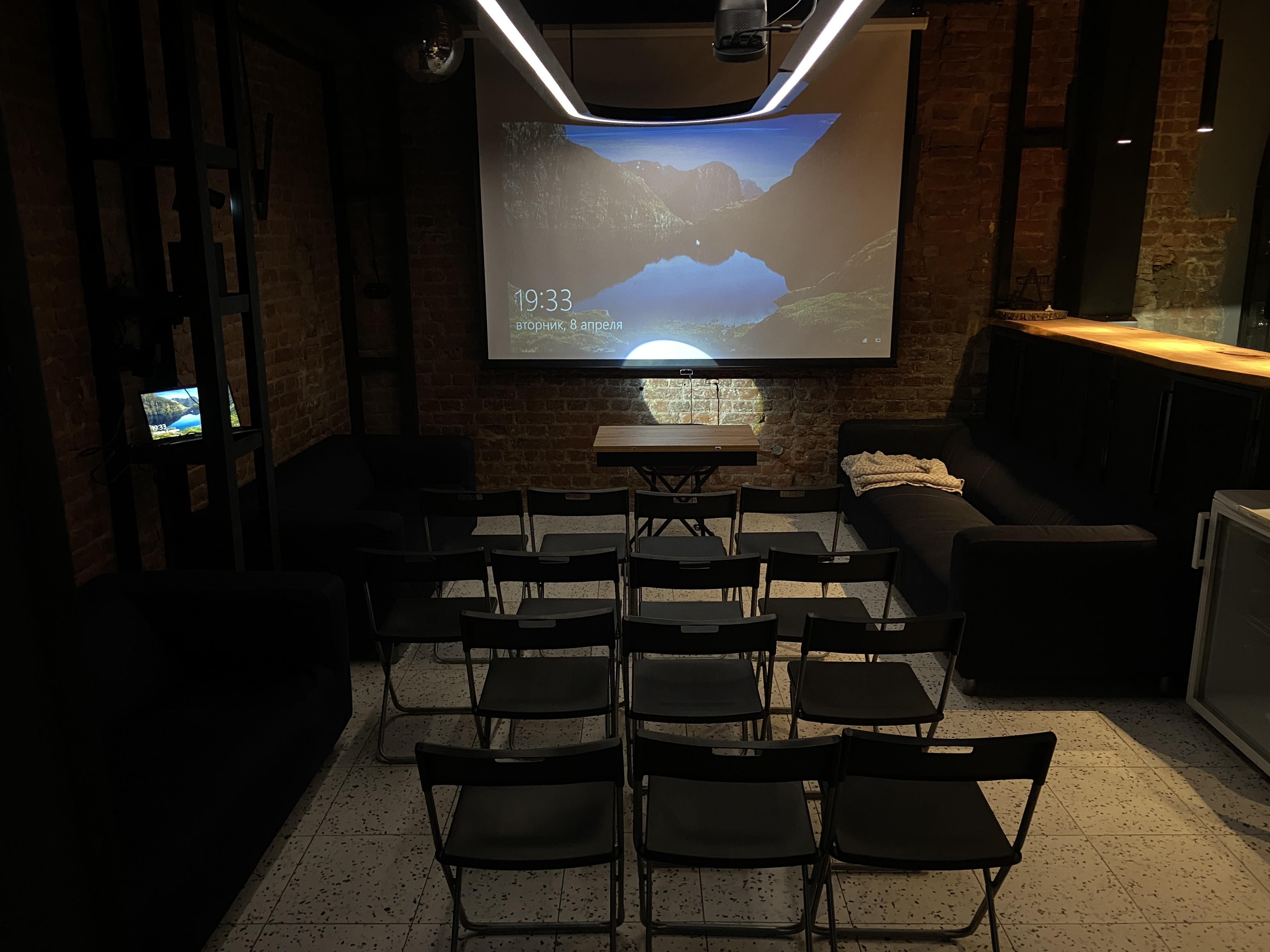 пространство лофта для лекций и образовательных мероприятий в Санкт-Петербурге