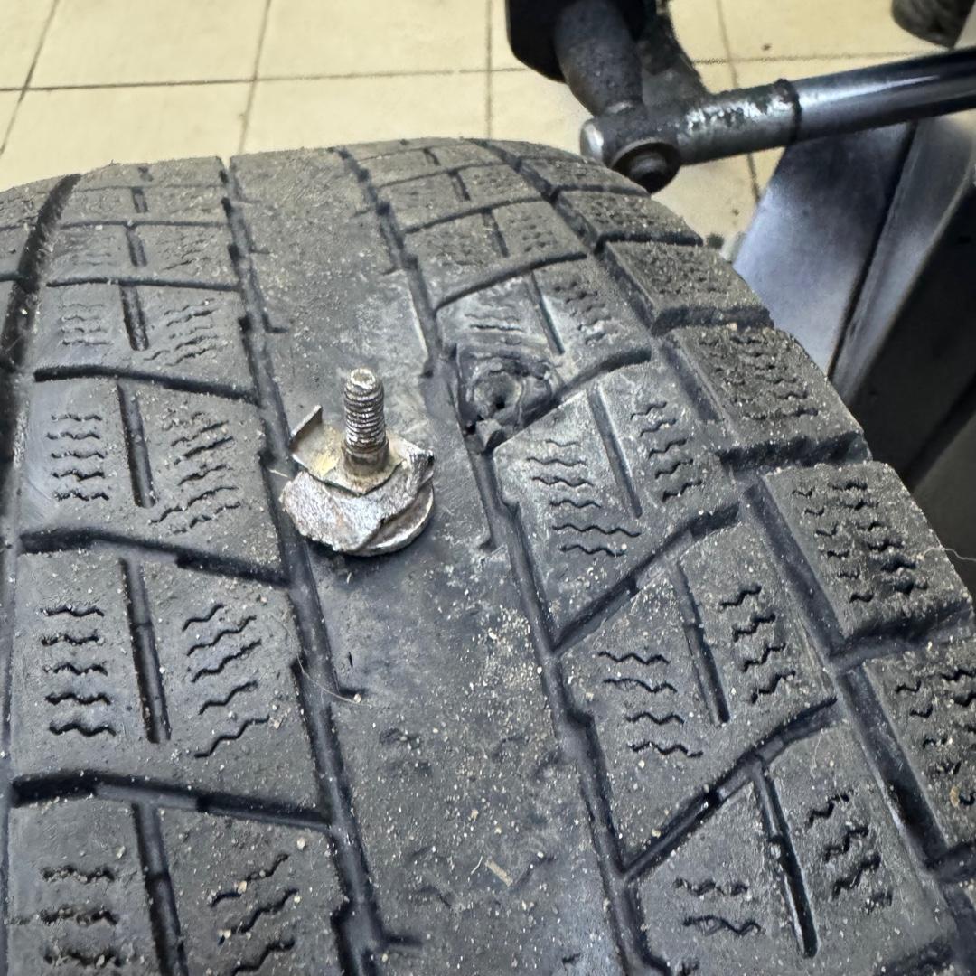 Болт в шине — ремонт прокола Шиномонтаж Бауманка