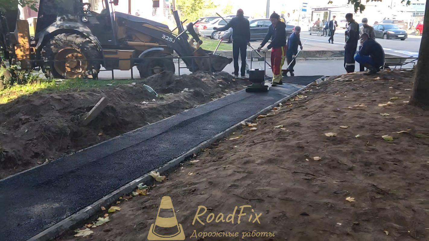 Укладка асфальта на подготовленное основание в Санкт-Петербурге