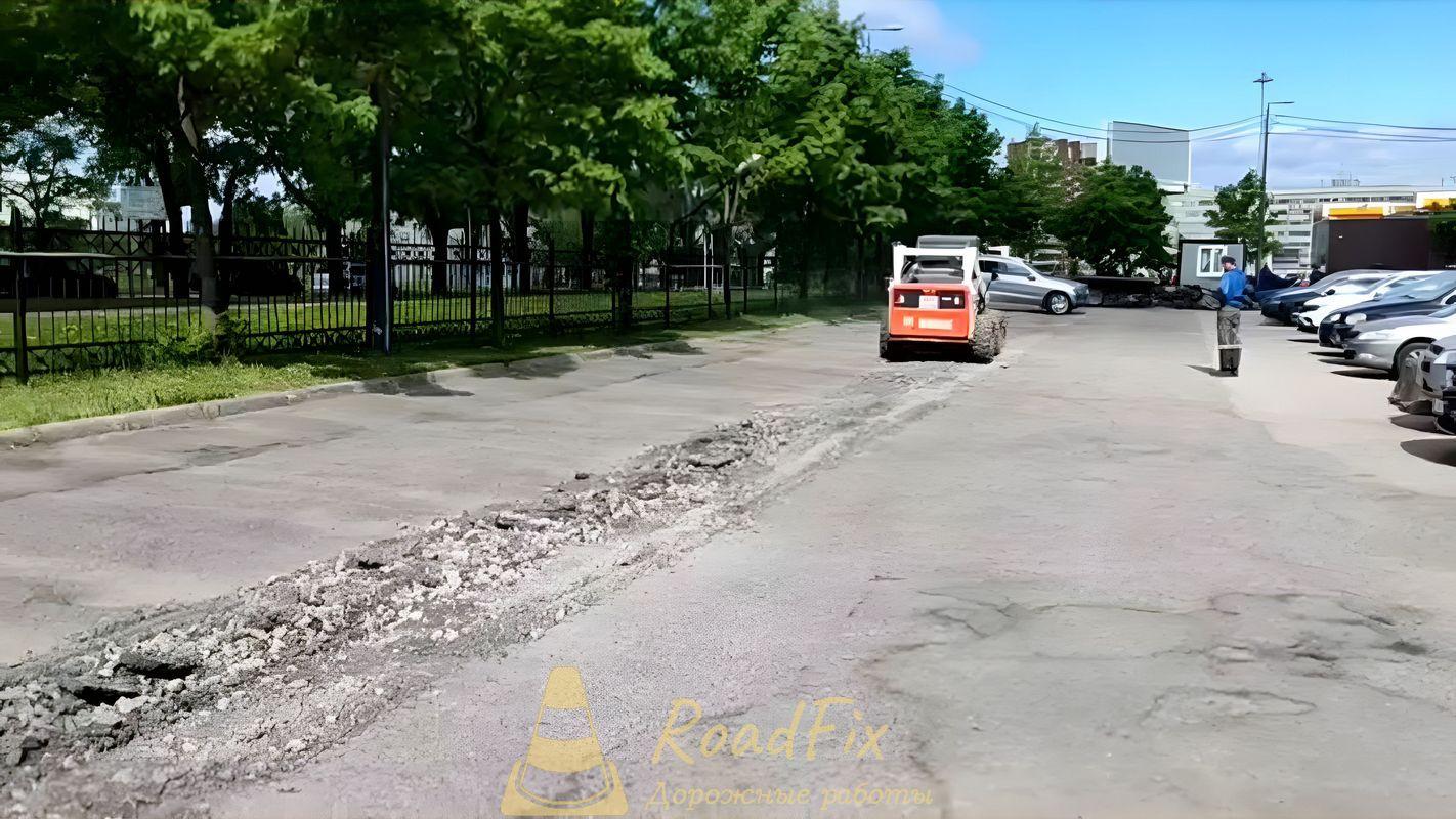 Демонтаж старого асфальта на парковке в Санкт-Петербурге 
