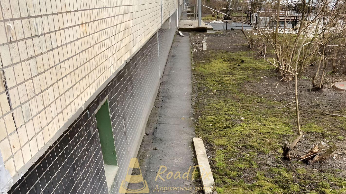 Демонтаж старой отмостки в Санкт-Петербурге