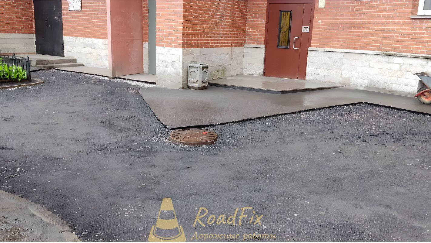 Демонтаж старого асфальта у подъездов в Санкт-Петербурге