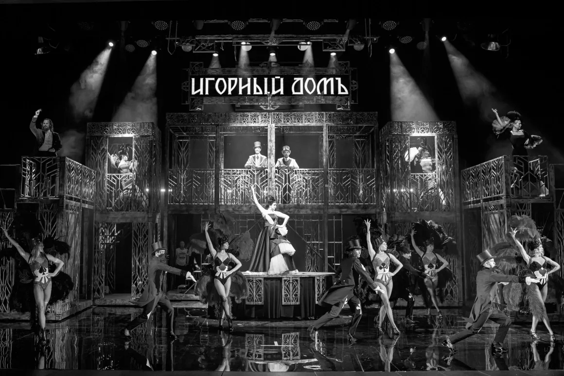 Спектакль «Свадьба Кречинского» в театре сатиры.