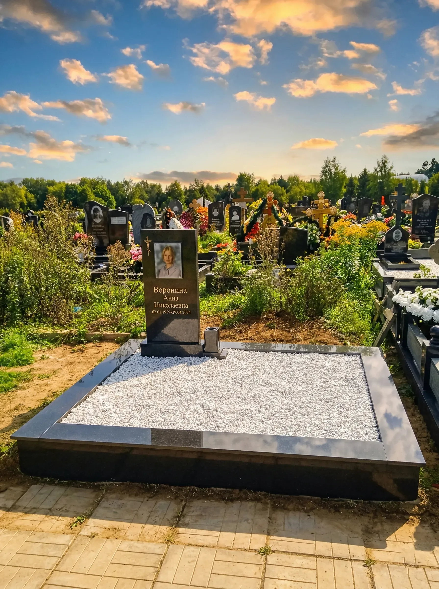 Установленный памятник на могилу