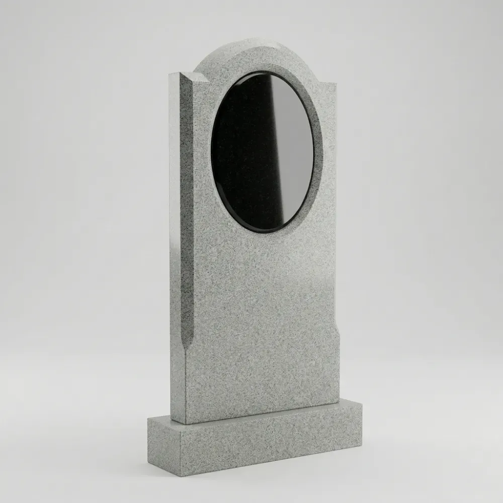 Контраст черного Габбро-Диабаза и белого Мансуровского гранита на памятнике