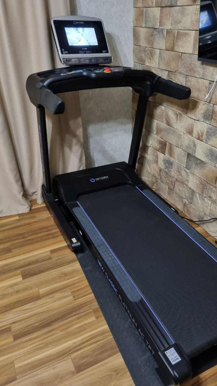 Аренда беговой дорожки Oxygen New Classic Platinum AC TFT/LED в Краснодаре